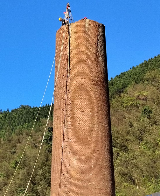 煙囪人工拆除公司：環(huán)保拆除技術(shù)的創(chuàng)新與完善